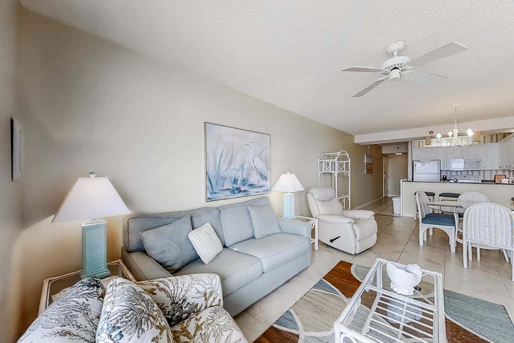 Fun, beachy condo in Gulf-front complex with pool & tennis court