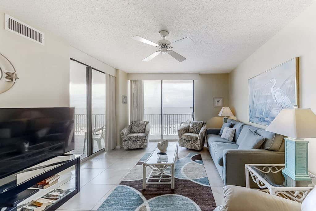 Fun, beachy condo in Gulf-front complex with pool & tennis court