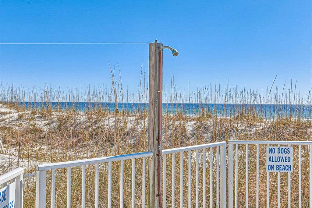Beautiful condo in Gulf-Front resort with shared pool, free WiFi, & AC