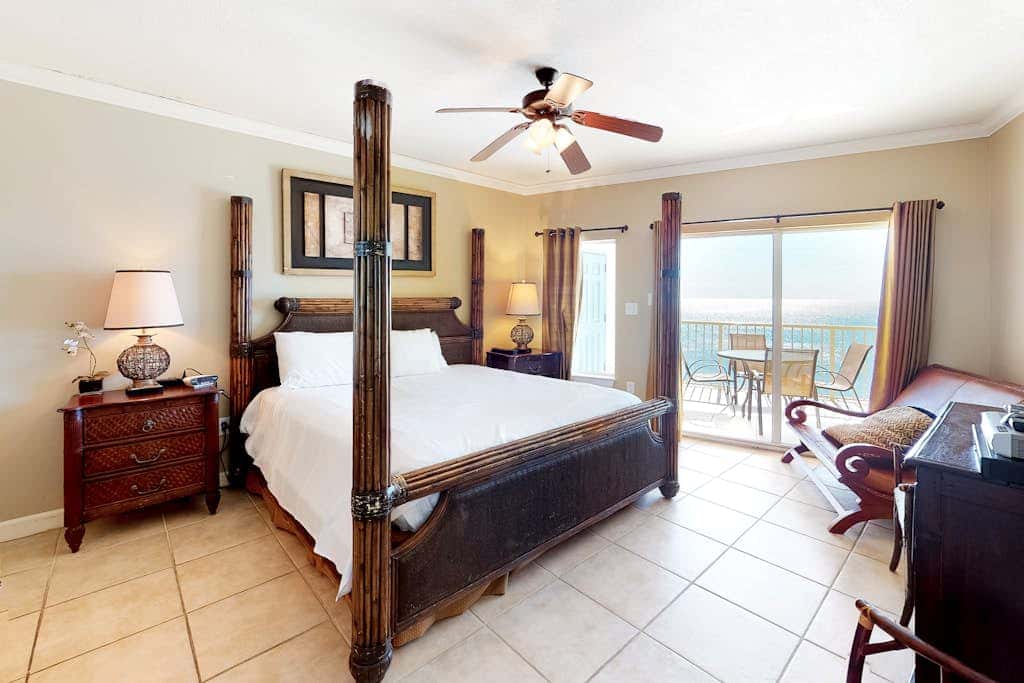 Oceanfront Condo with Balcony, Free WiFi, Shared Pool, Gym,  and Sauna