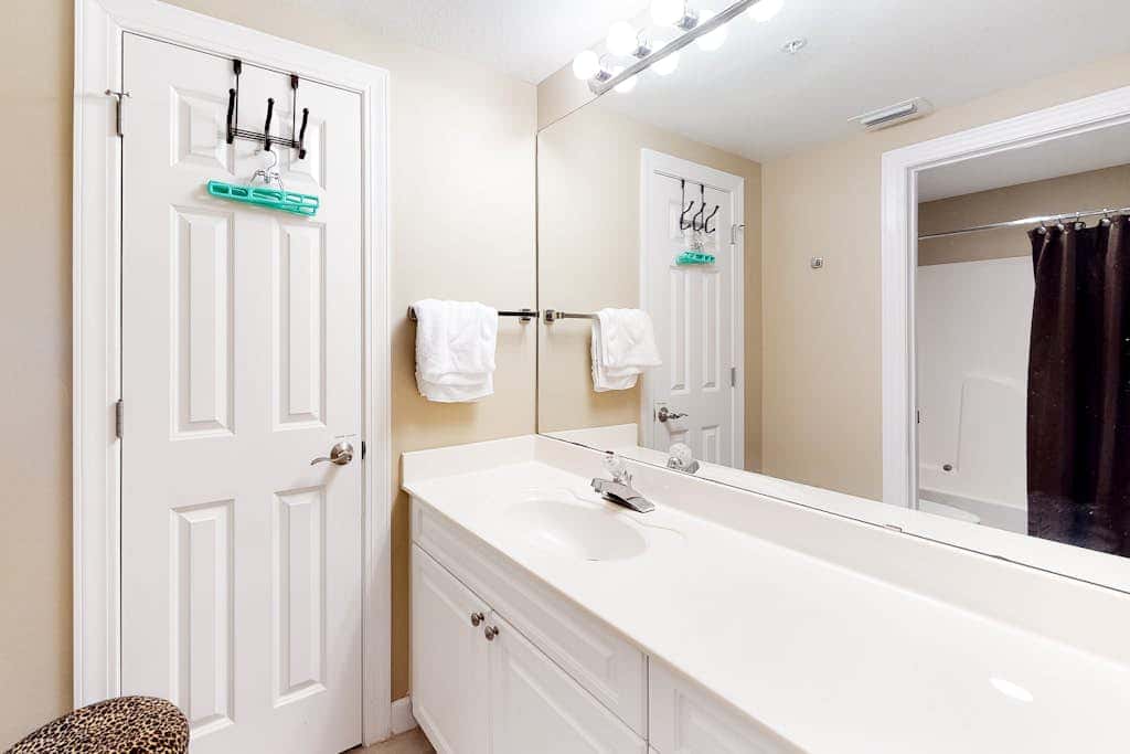 Oceanfront Condo with Balcony, Free WiFi, Shared Pool, Gym,  and Sauna