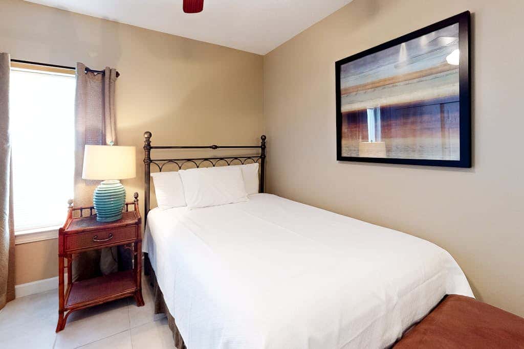Oceanfront Condo with Balcony, Free WiFi, Shared Pool, Gym,  and Sauna