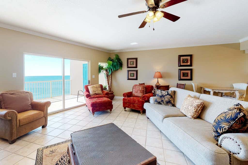 Oceanfront Condo with Balcony, Free WiFi, Shared Pool, Gym,  and Sauna