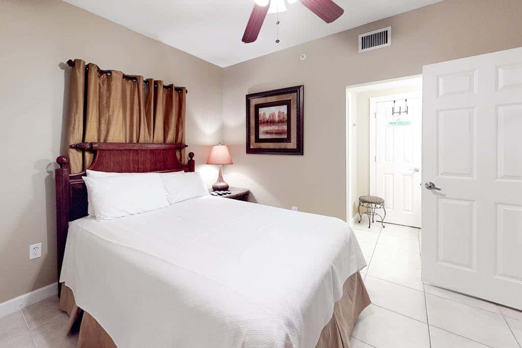 Oceanfront Condo with Balcony, Free WiFi, Shared Pool, Gym,  and Sauna