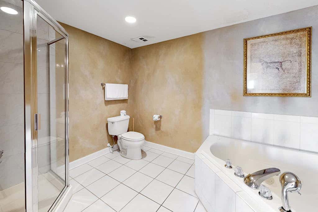 Oceanfront Condo with Balcony, Free WiFi, Shared Pool, Gym,  and Sauna