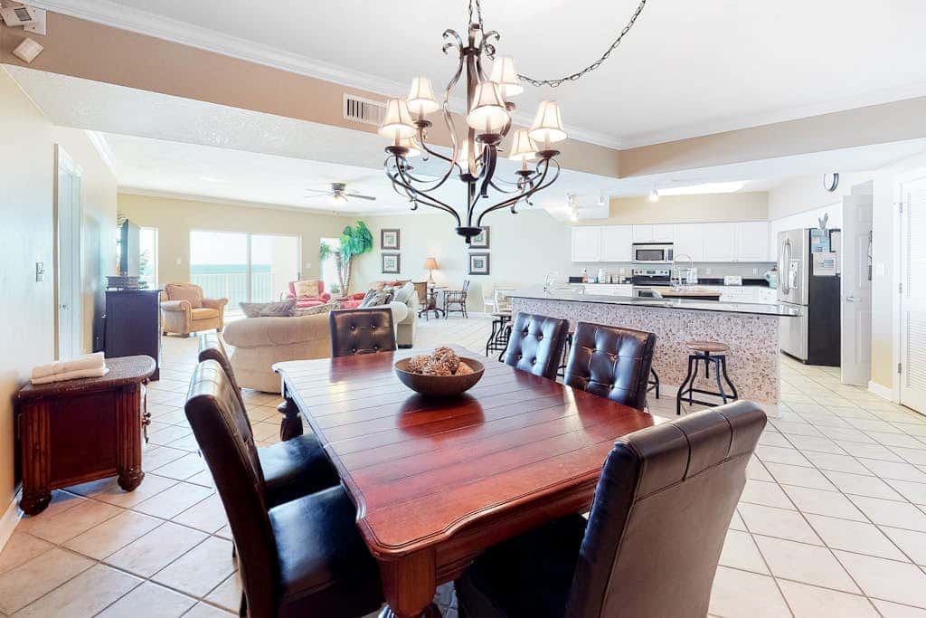 Oceanfront Condo with Balcony, Free WiFi, Shared Pool, Gym,  and Sauna
