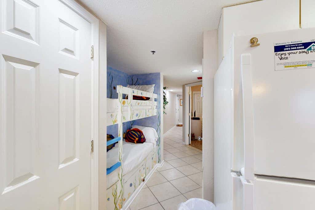 Gulf & Beachfront Condo wBalcony, Central AC, Shared Hot Tub, Pools, Free WiFi