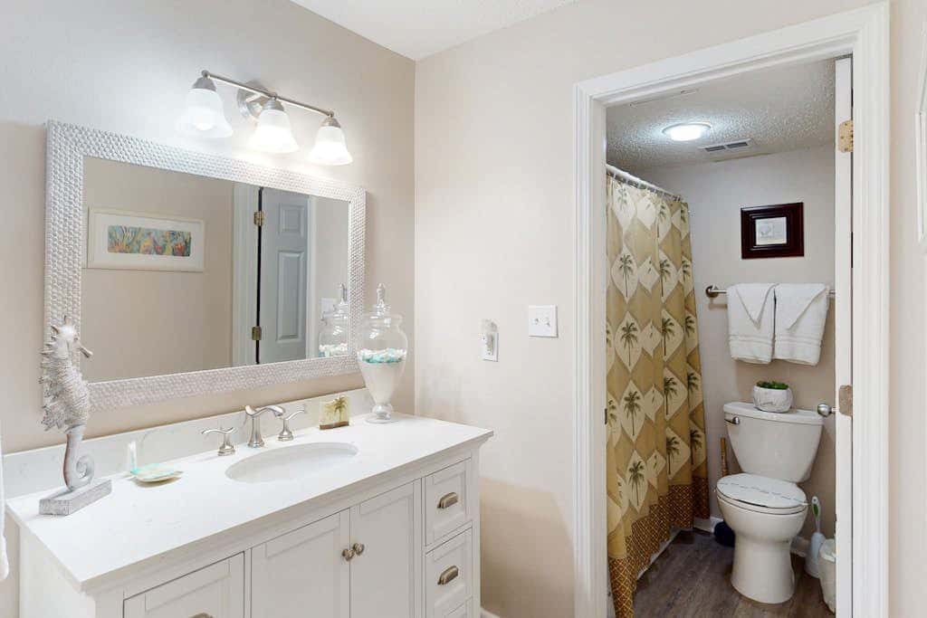 Gulf & Beachfront Condo wBalcony, Central AC, Shared Hot Tub, Pools, Free WiFi