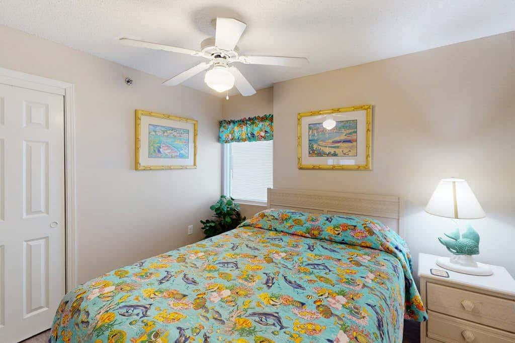 Gulf & Beachfront Condo wBalcony, Central AC, Shared Hot Tub, Pools, Free WiFi
