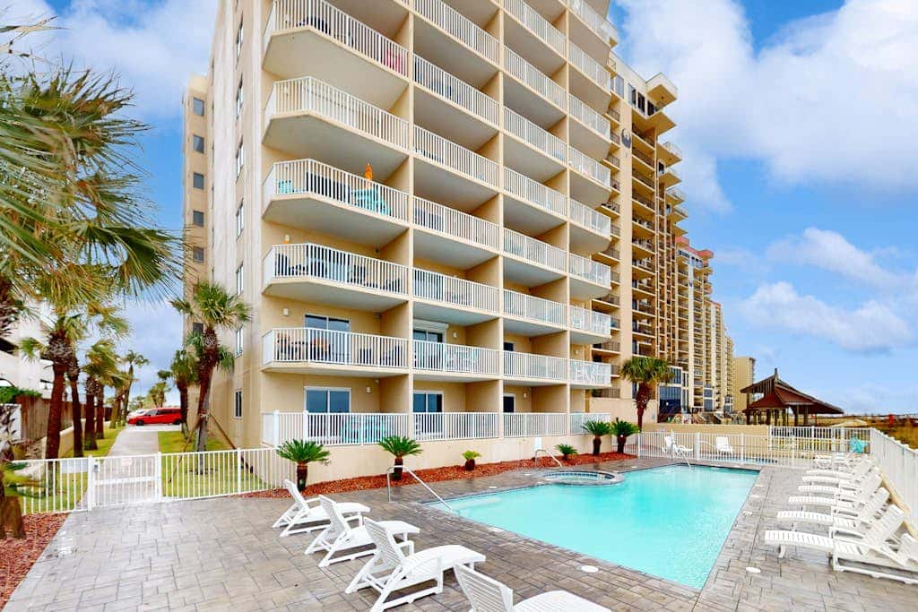Gulf & Beachfront Condo wBalcony, Central AC, Shared Hot Tub, Pools, Free WiFi