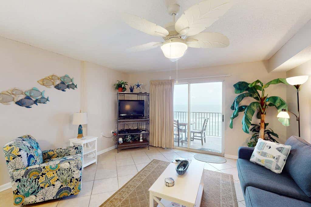 Gulf & Beachfront Condo wBalcony, Central AC, Shared Hot Tub, Pools, Free WiFi