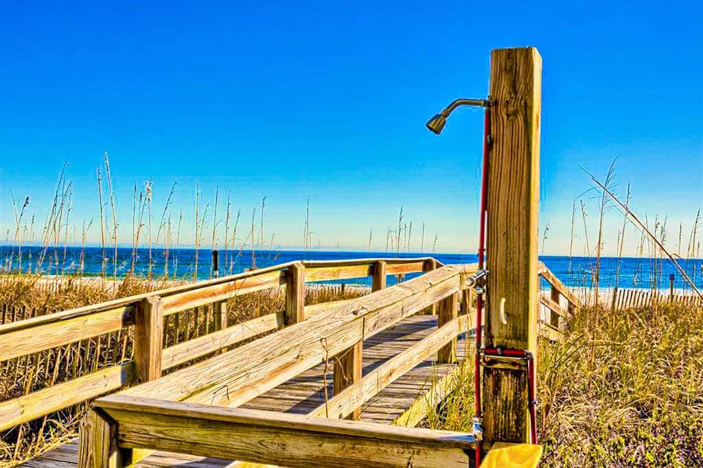 Gulf & Beachfront Condo wBalcony, Central AC, Shared Hot Tub, Pools, Free WiFi