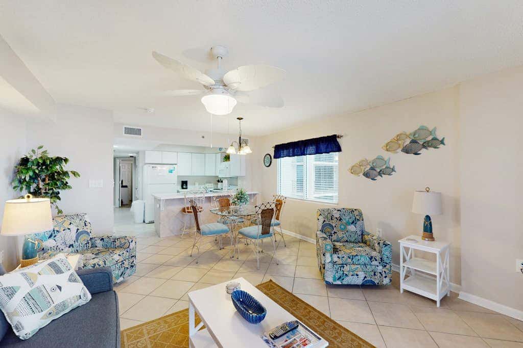 Gulf & Beachfront Condo wBalcony, Central AC, Shared Hot Tub, Pools, Free WiFi