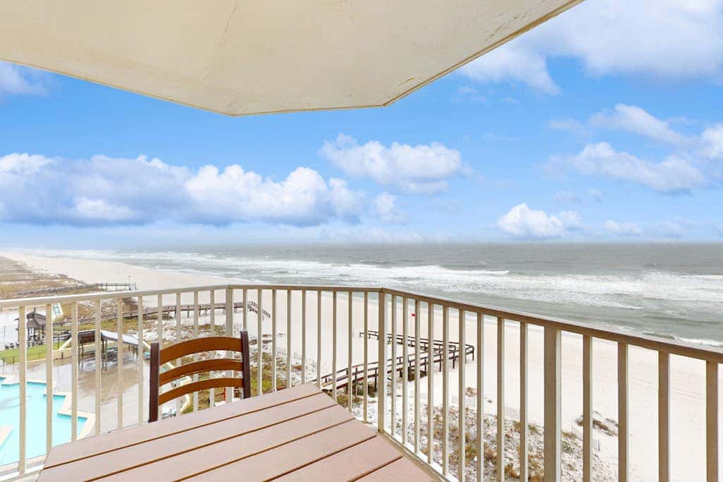 Gulf & Beachfront Condo wBalcony, Central AC, Shared Hot Tub, Pools, Free WiFi