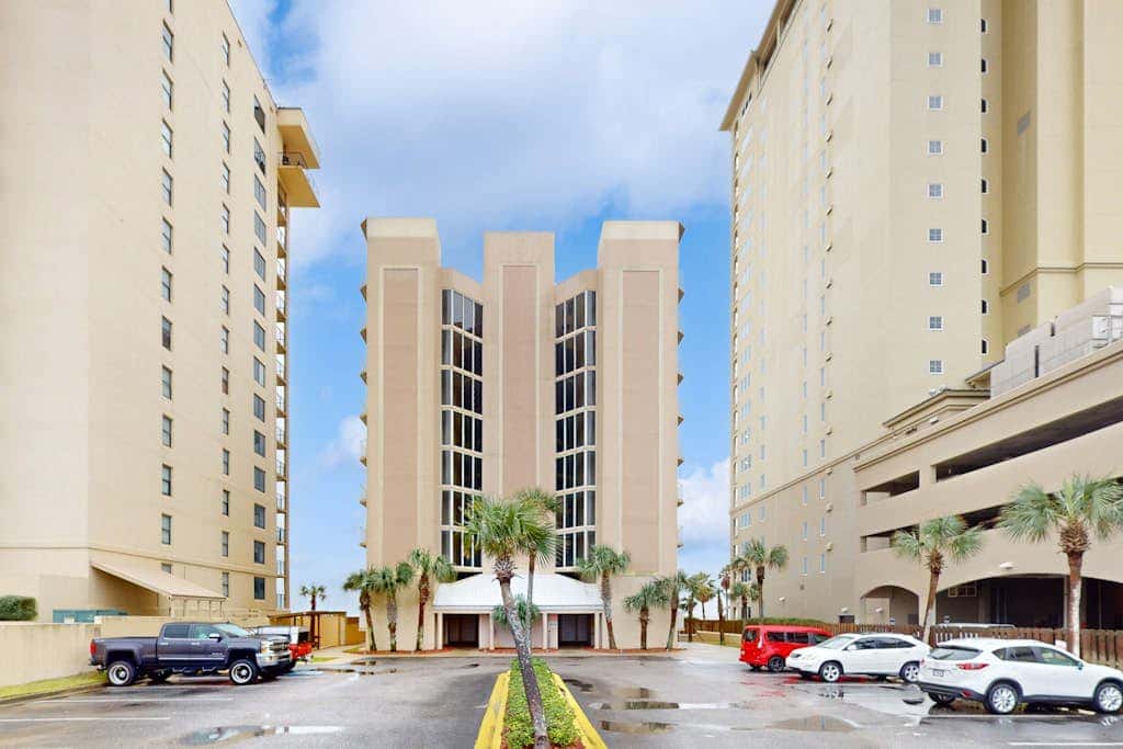 Gulf & Beachfront Condo wBalcony, Central AC, Shared Hot Tub, Pools, Free WiFi