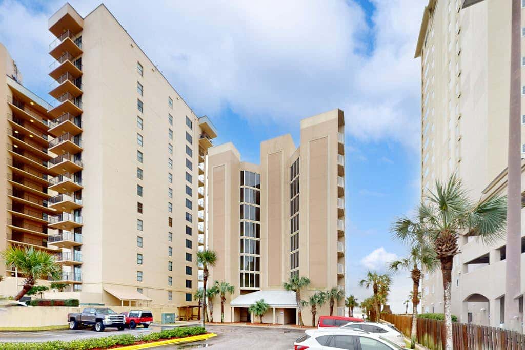 Gulf & Beachfront Condo wBalcony, Central AC, Shared Hot Tub, Pools, Free WiFi