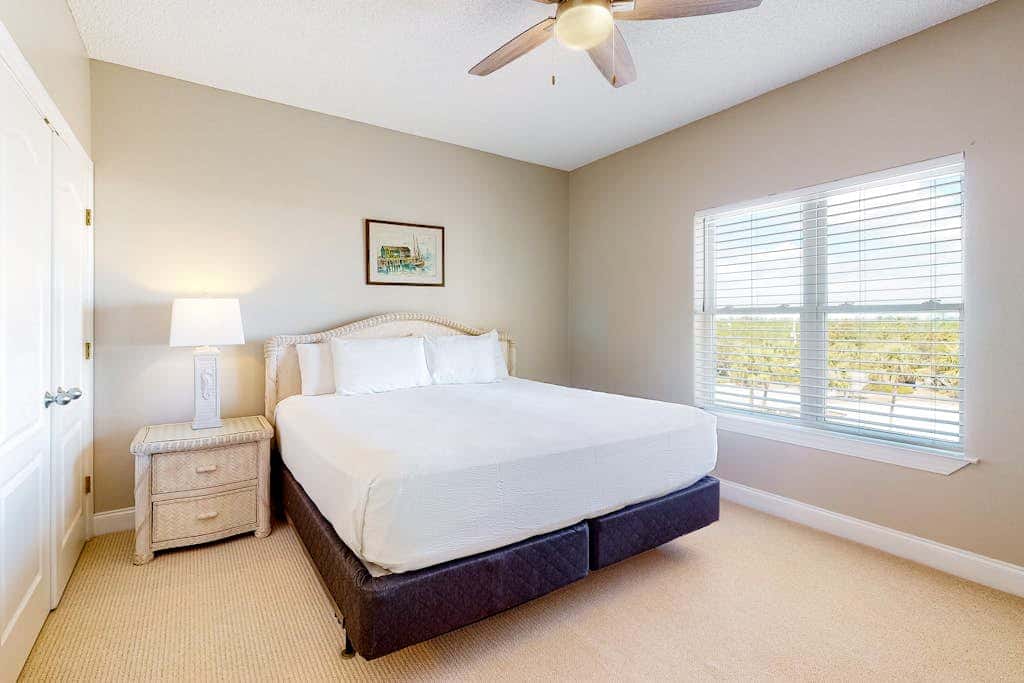 Large beachfront home with pool, deck & AC - wedding-friendly