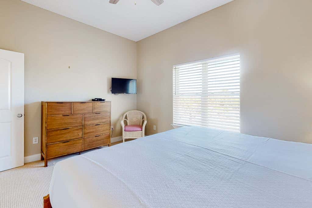 Large beachfront home with pool, deck & AC - wedding-friendly