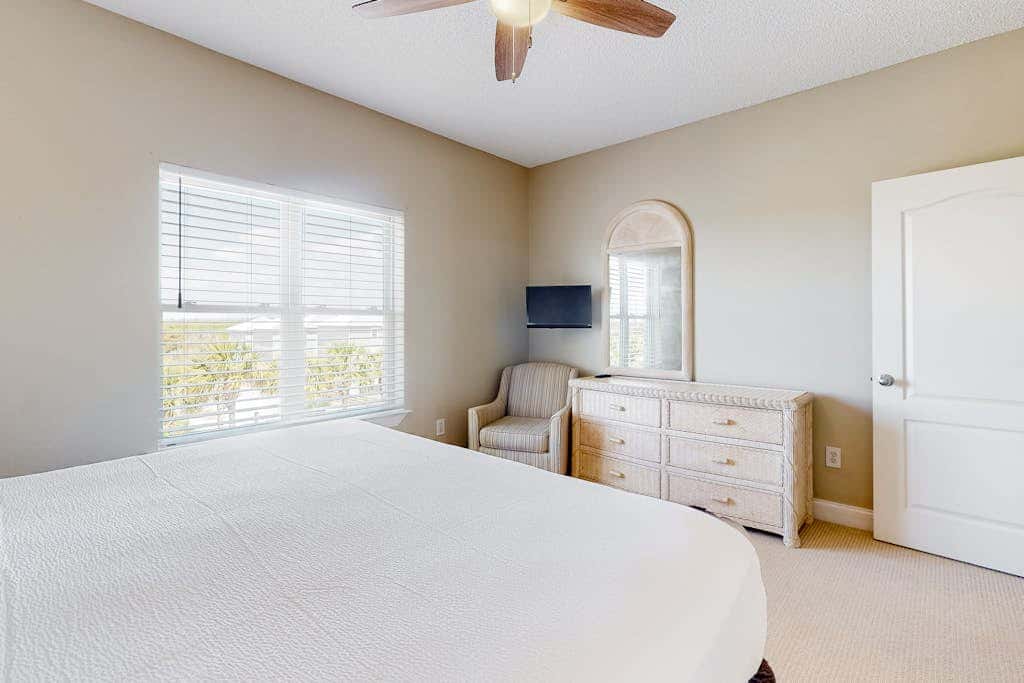Large beachfront home with pool, deck & AC - wedding-friendly