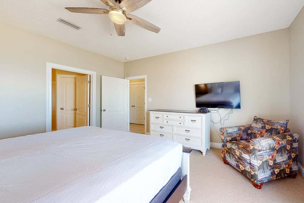 Large beachfront home with pool, deck & AC - wedding-friendly