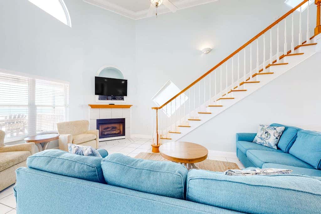 Gulf-front home on the beach with 3-tier deck, Gulf views & pool access