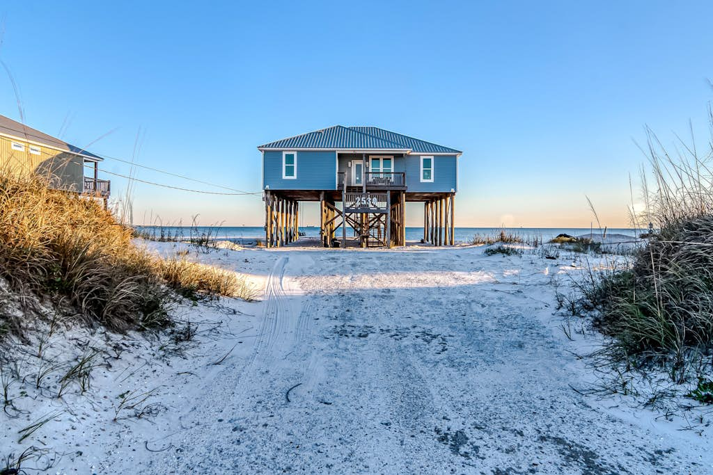 Beautiful beachfront house w/ stunning views, free WiFi, & outdoor shower