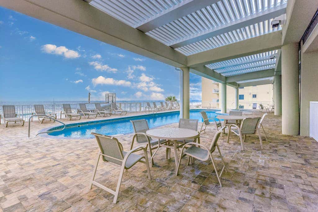 Beachfront condo with pool, hot tub, balcony, fitness room & amazing corner view