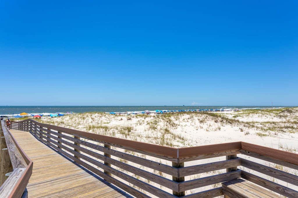 Gulf-view condo in beachfront building with pools, hot tub & tennis