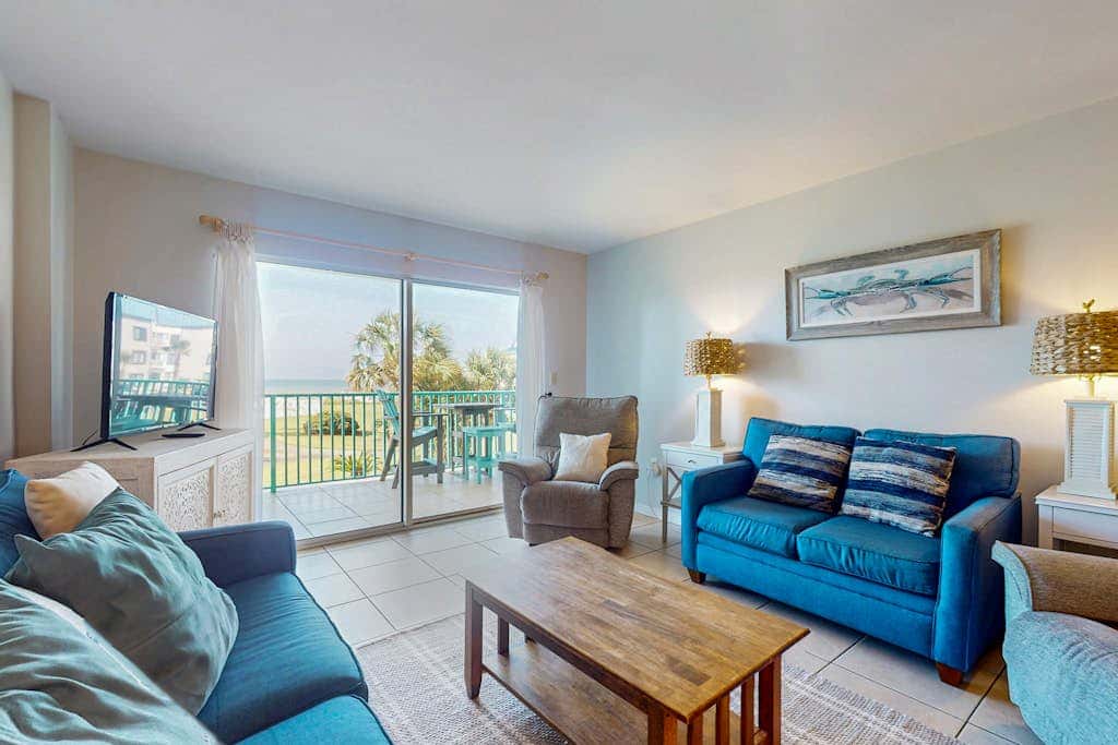 Gulf-view condo in beachfront building with pools, hot tub & tennis