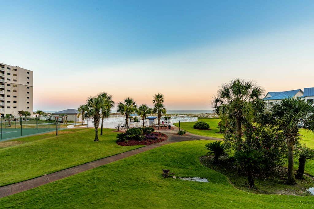 Gulf-view condo in beachfront building with pools, hot tub & tennis