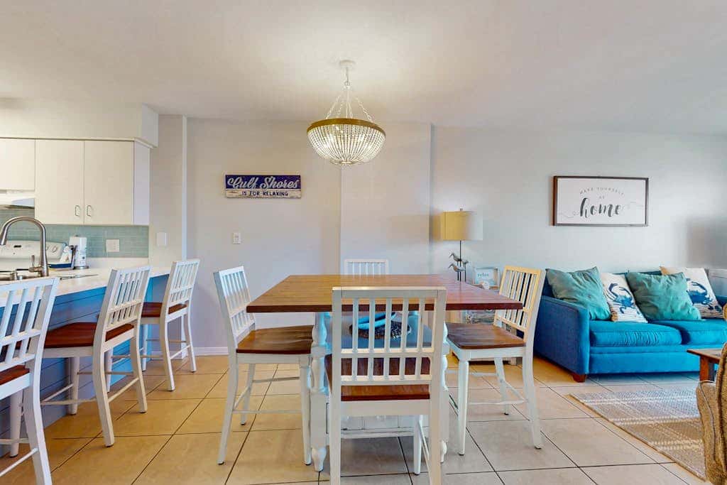 Gulf-view condo in beachfront building with pools, hot tub & tennis