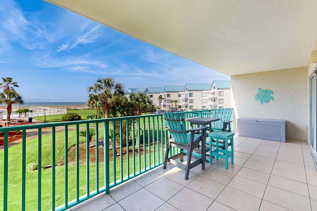 Gulf-view condo in beachfront building with pools, hot tub & tennis