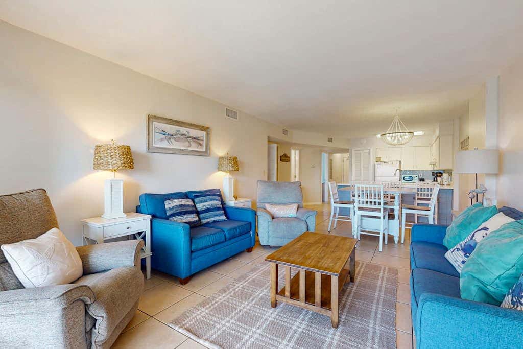 Gulf-view condo in beachfront building with pools, hot tub & tennis