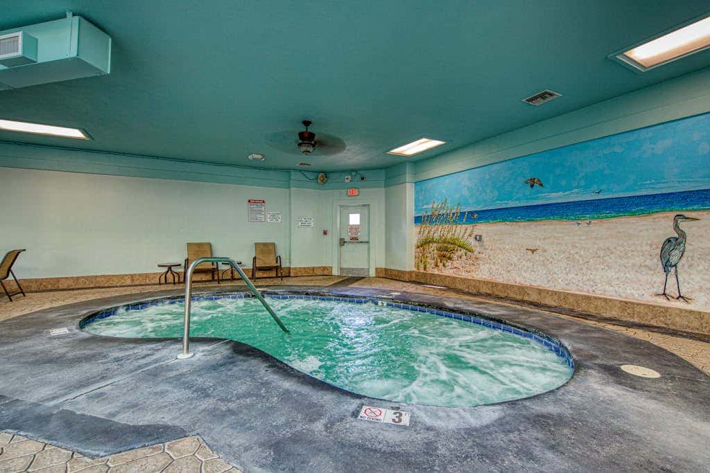 Gulf-view condo in beachfront building with pools, hot tub & tennis