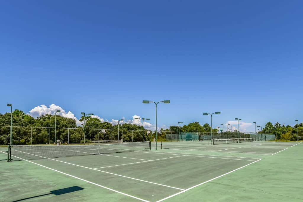 Gulf-view condo in beachfront building with pools, hot tub & tennis