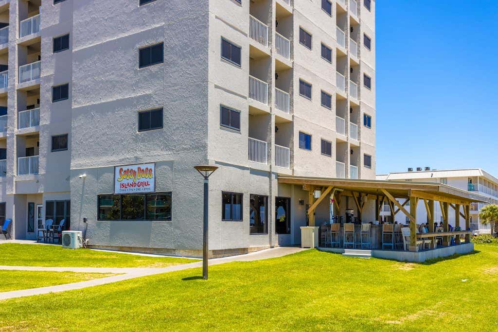 Gulf-view condo in beachfront building with pools, hot tub & tennis
