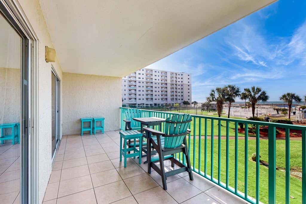 Gulf-view condo in beachfront building with pools, hot tub & tennis