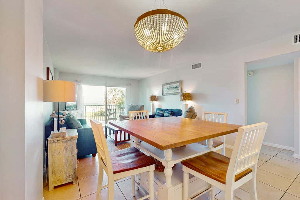 Gulf-view condo in beachfront building with pools, hot tub & tennis