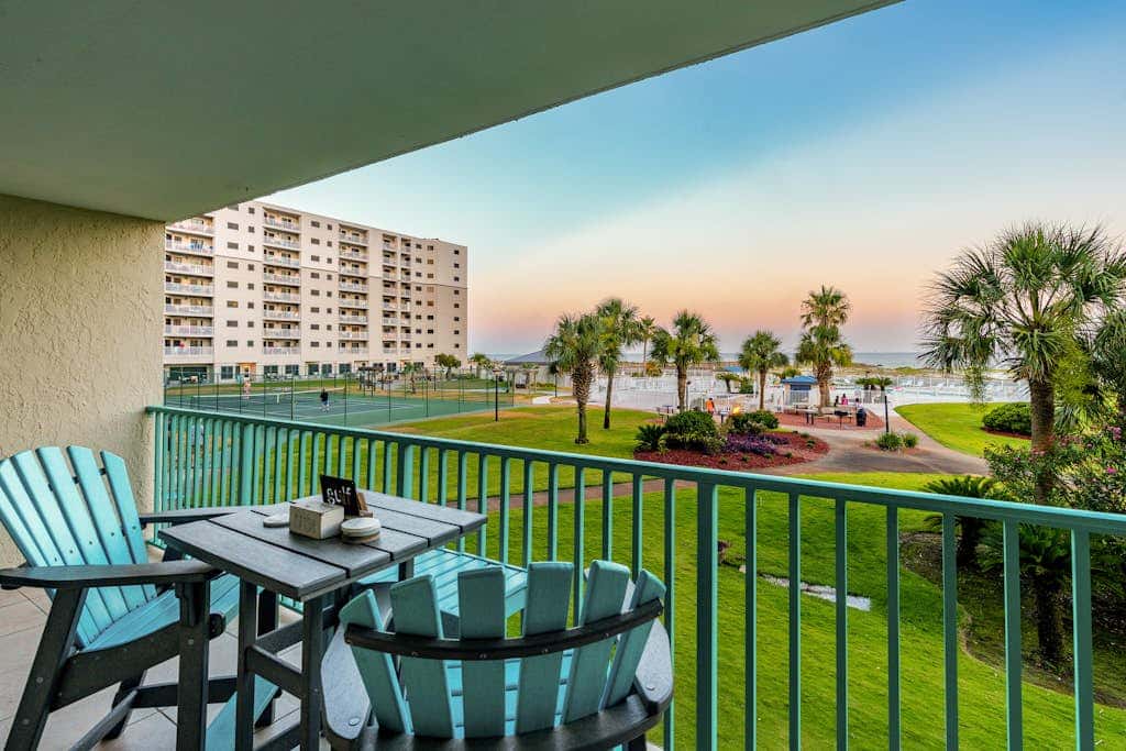 Gulf-view condo in beachfront building with pools, hot tub & tennis