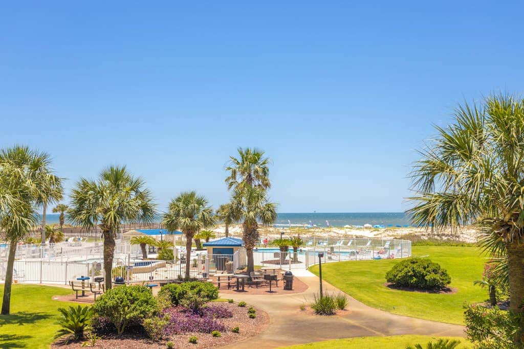 Gulf-view condo in beachfront building with pools, hot tub & tennis