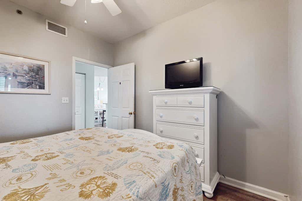 Gulf View Condo w Balcony & Resort Pool Tennis Sauna Gym