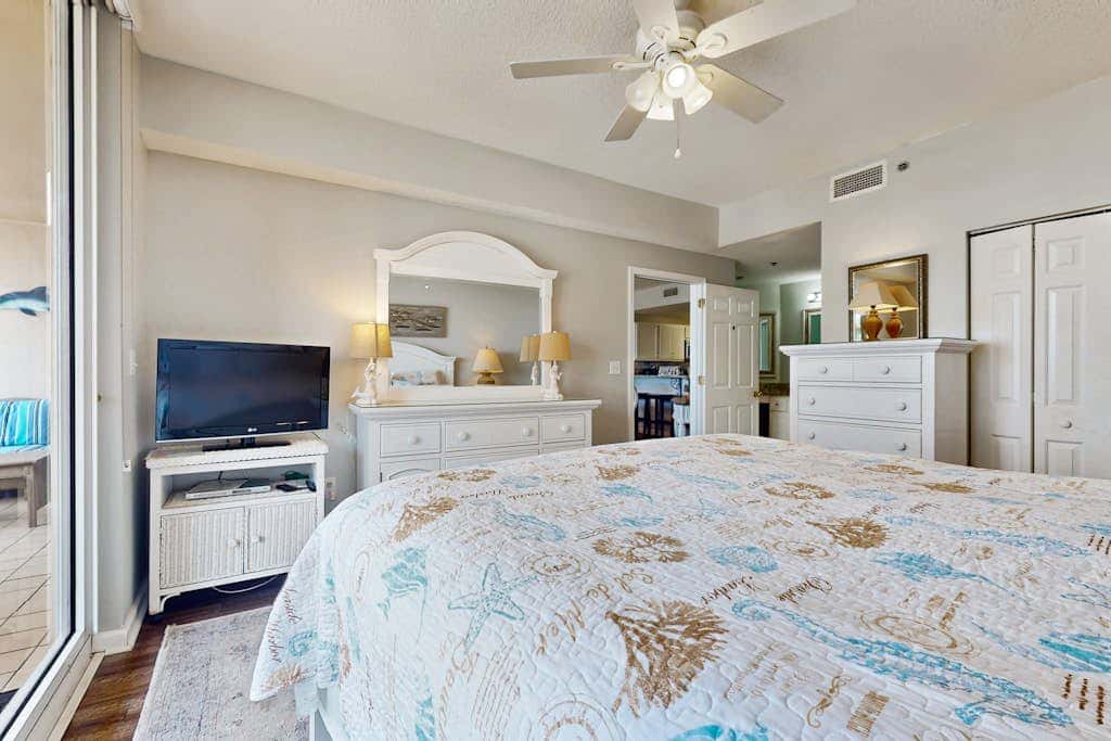 Gulf View Condo w Balcony & Resort Pool Tennis Sauna Gym