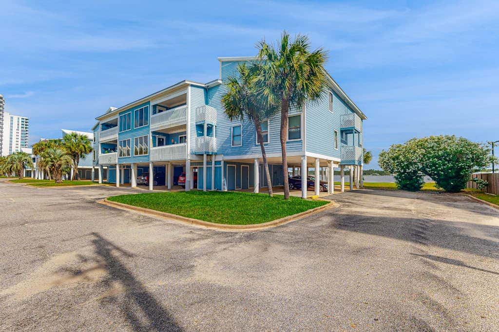 Dog-Friendly Condo with Shared Pool, Pier, and Beach Access