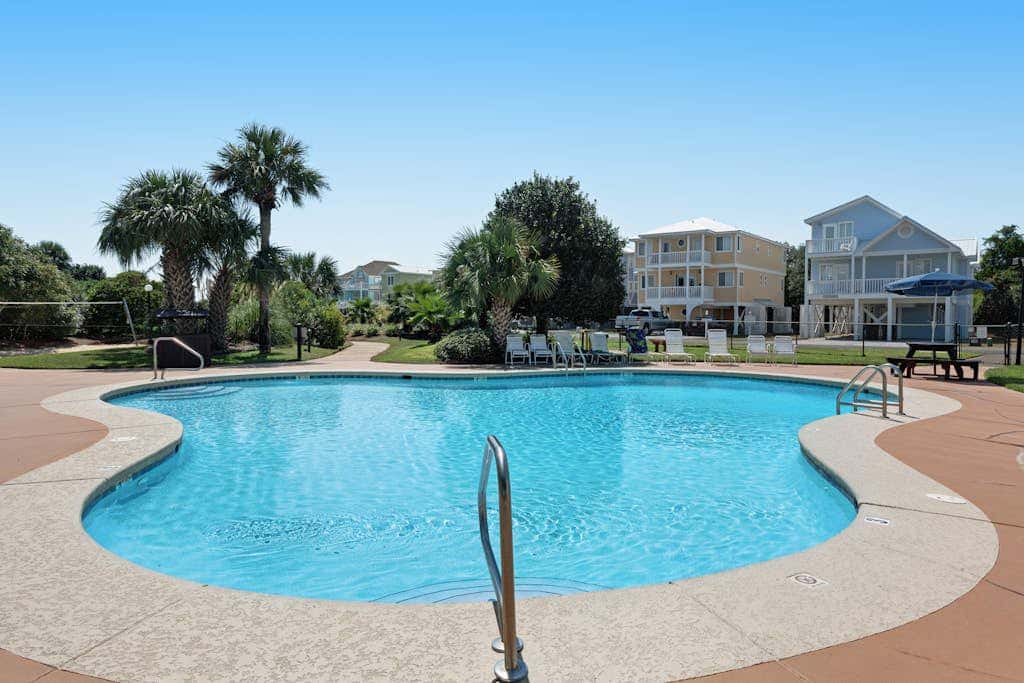 Modern studio with pools, sports courts, a gym & easy beach access