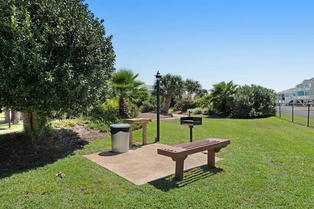Modern studio with pools, sports courts, a gym & easy beach access