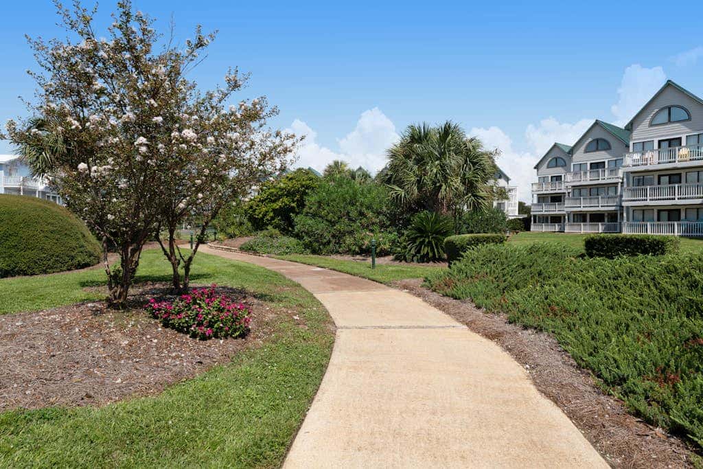 Modern studio with pools, sports courts, a gym & easy beach access