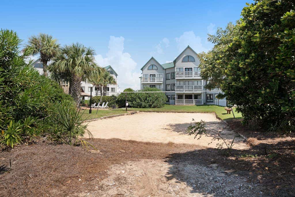 Modern studio with pools, sports courts, a gym & easy beach access