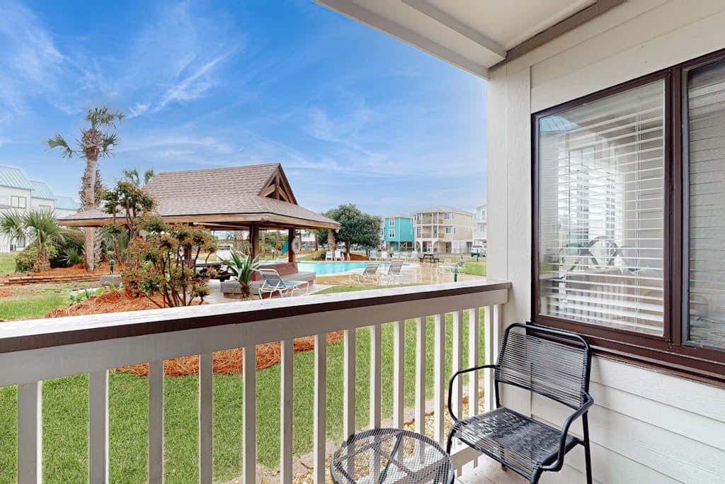 Modern studio with pools, sports courts, a gym & easy beach access