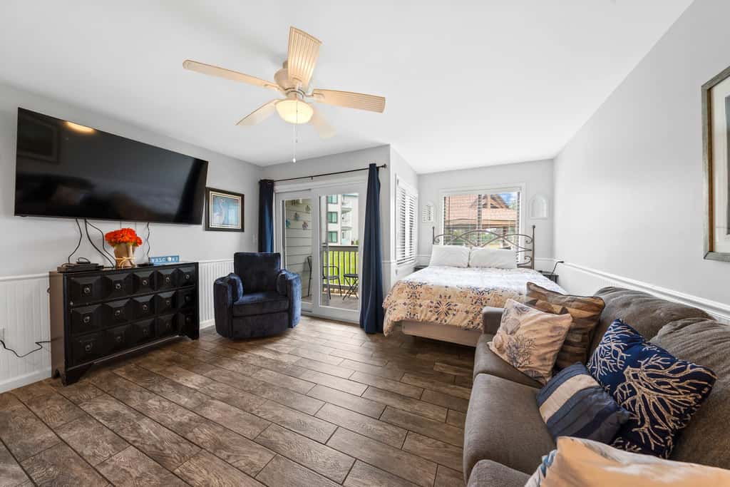 Modern studio with pools, sports courts, a gym & easy beach access