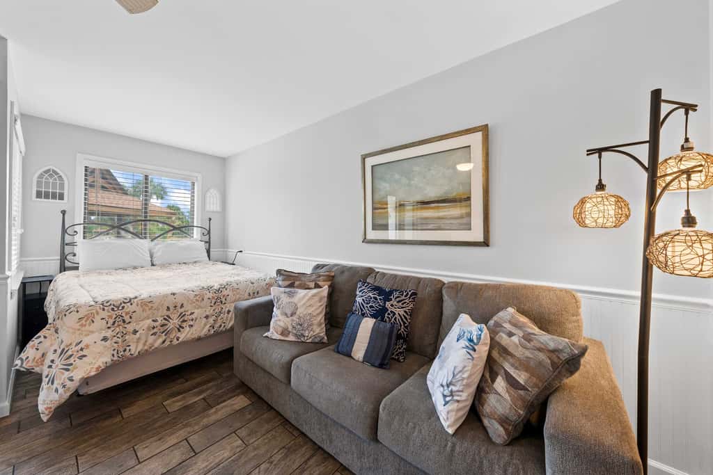 Modern studio with pools, sports courts, a gym & easy beach access